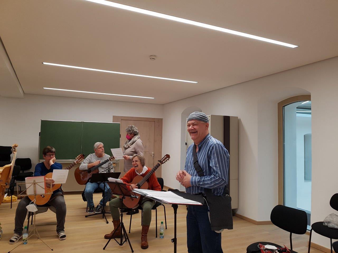 Gute Stimmung bei einer Probe des uHu-Orchesters